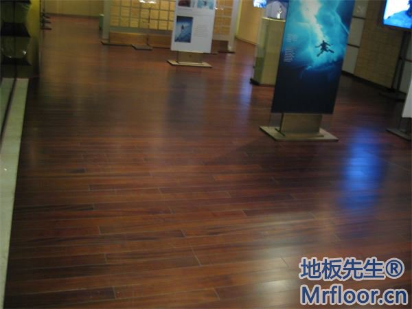 勞力士專賣店木地板翻新