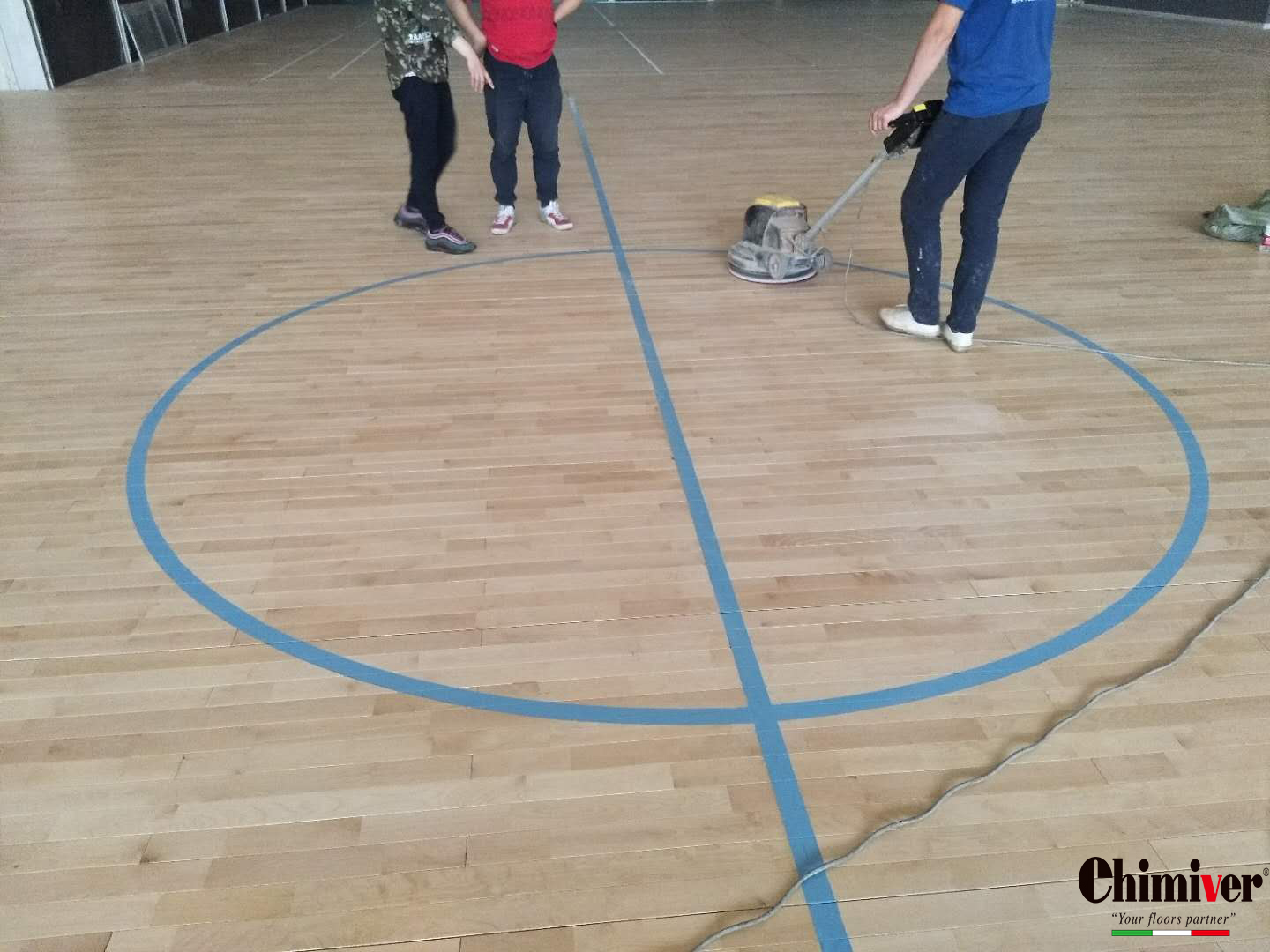 寶山智慧灣籃球館運動木地板做翻新劃線防滑保養案例