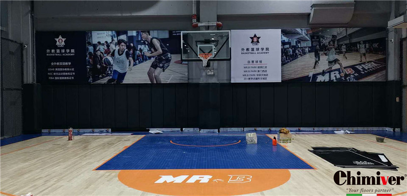 南京奧體籃球館體育運動木地板翻新保養(yǎng)防滑施工案例