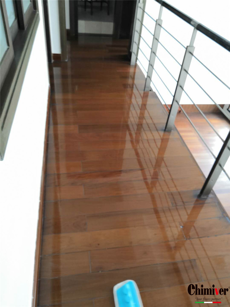 上海普陀常德路家庭木地板翻新保養上漆施工案例