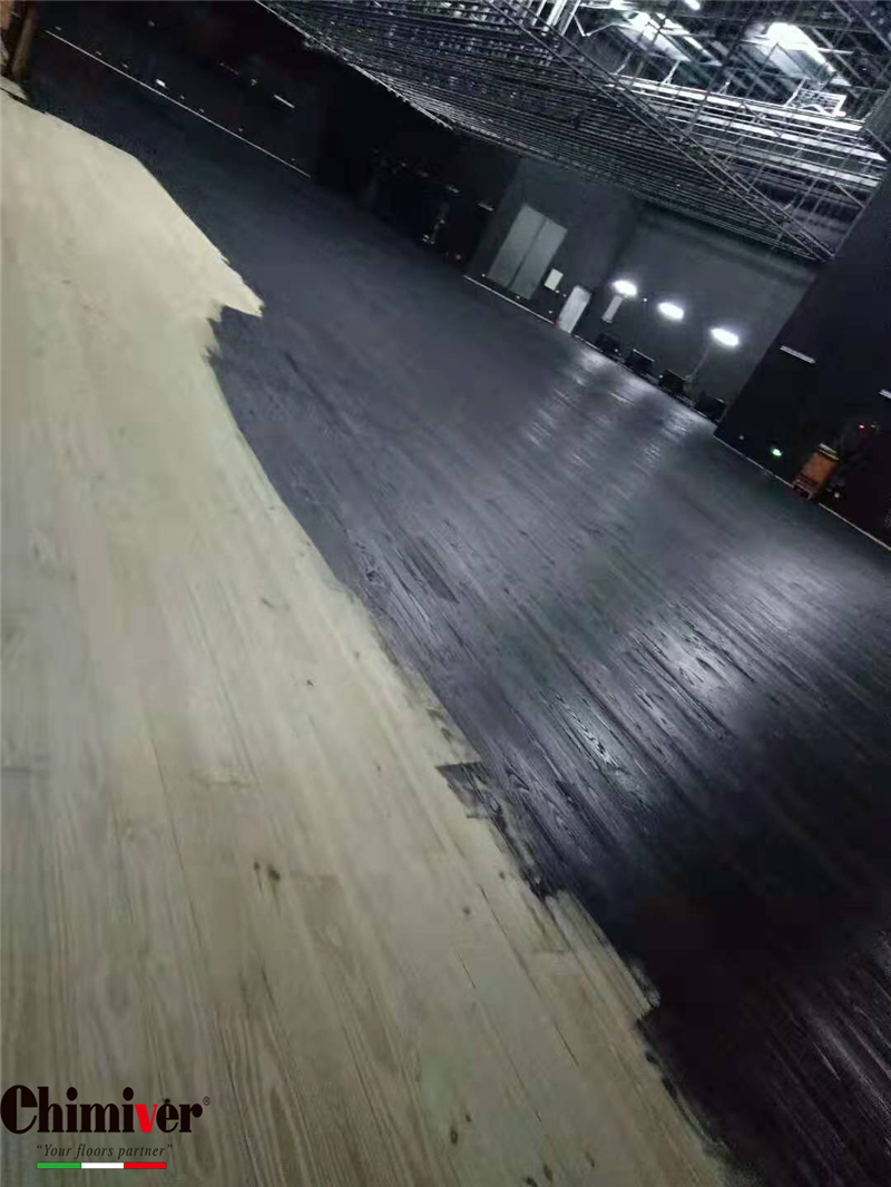青島陽城大劇院木地板打磨及彩漆上漆施工案例