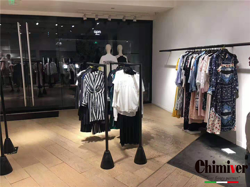北京Sandro旗艦店木地板翻新打磨重涂施工案例
