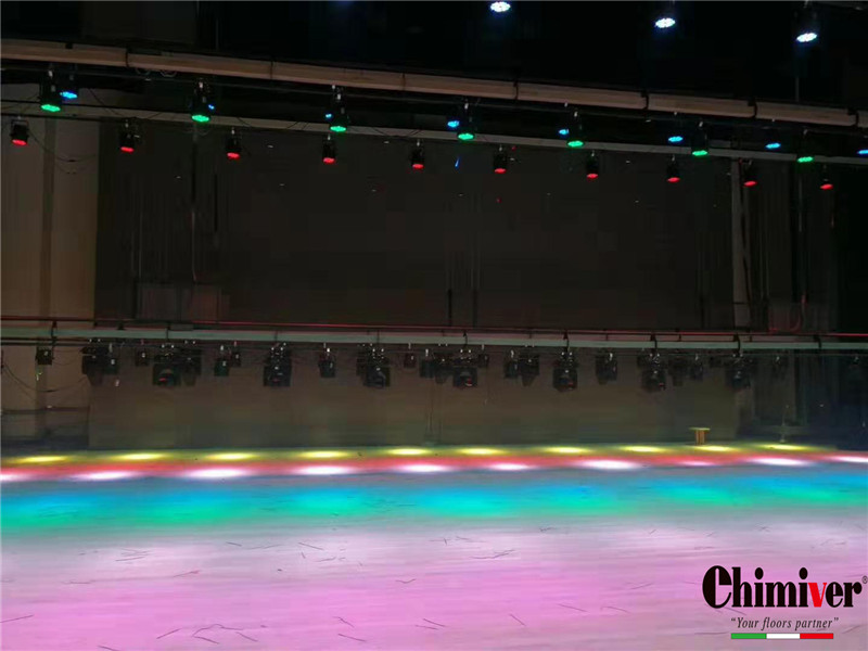 凱美沃體育漆鄭州工程技術(shù)學(xué)院木地板打磨翻新施工案例