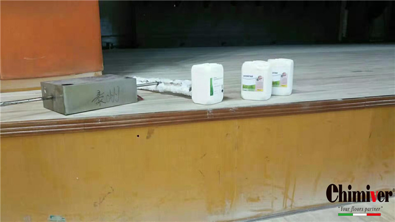 凱美沃體育漆鄭州工程技術(shù)學(xué)院木地板打磨翻新施工案例