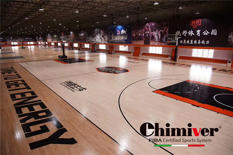 濟南空港體育館地板翻新打磨凱美沃彩漆劃線logo施工案例