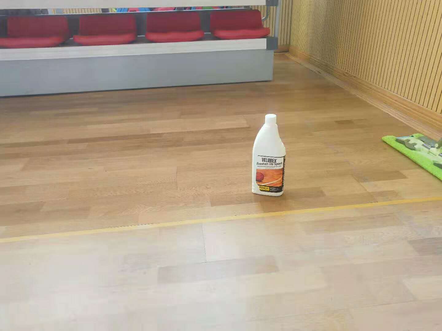 上海世博體育公園?凱美沃FIBA體育漆保養(yǎng)除膠防滑施工案例