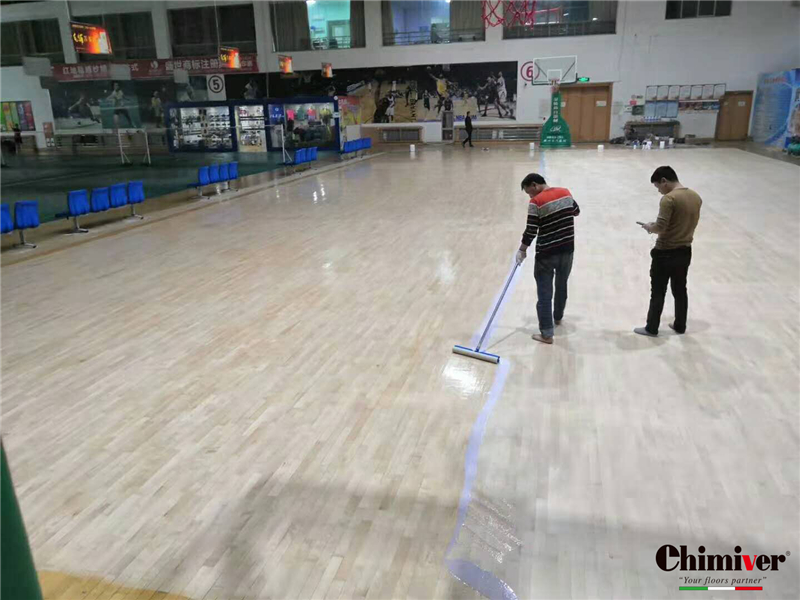 河南濟源籃球館木地板凱美沃翻新保養(yǎng)上漆重涂施工案例