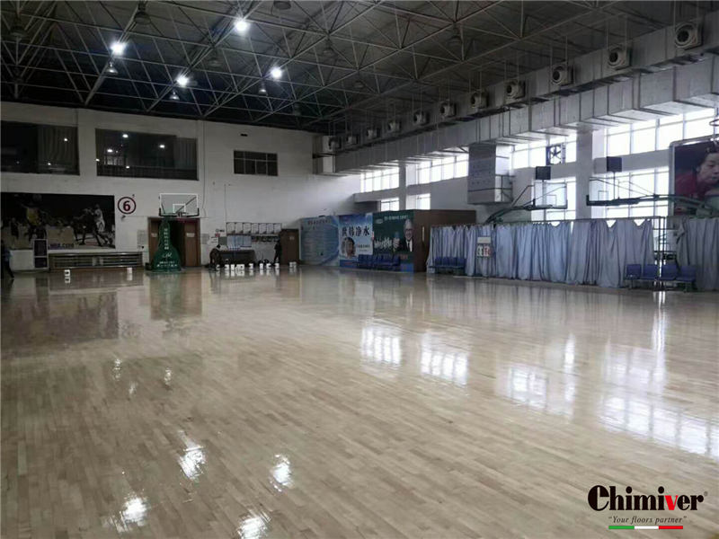 河南濟源籃球館木地板凱美沃翻新保養(yǎng)上漆重涂施工案例