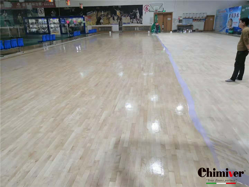 河南濟源籃球館木地板凱美沃翻新保養(yǎng)上漆重涂施工案例