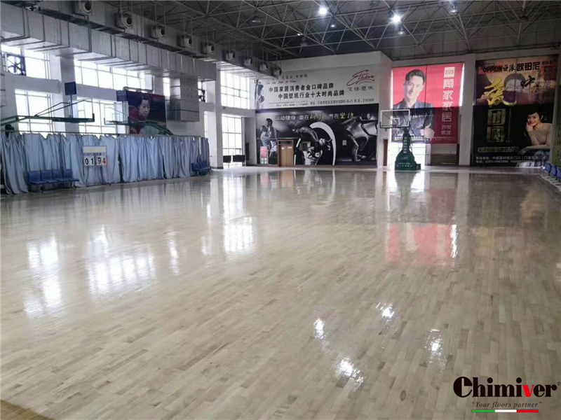 河南濟源籃球館木地板凱美沃翻新保養(yǎng)上漆重涂施工案例