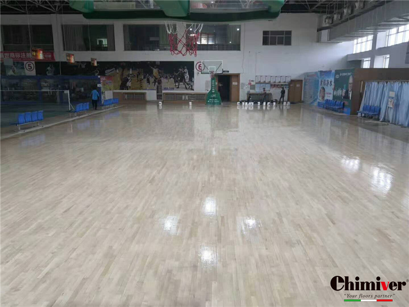 河南濟源籃球館木地板凱美沃翻新保養(yǎng)上漆重涂施工案例