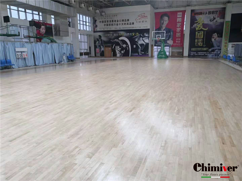 河南濟源籃球館木地板凱美沃翻新保養(yǎng)上漆重涂施工案例