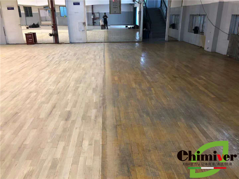鄭州大學(xué)體育館運(yùn)動木地板翻新打磨上漆重涂劃線施工案例